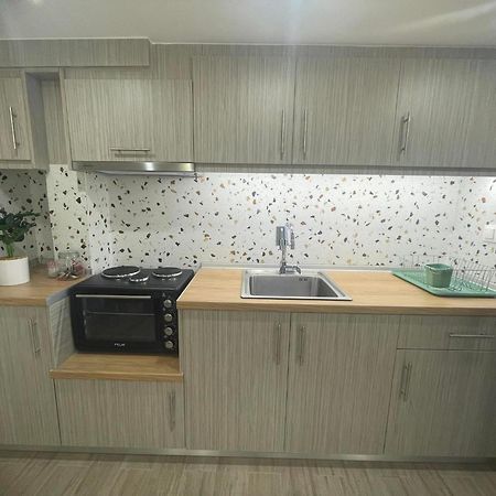 Trainstation Apartment In Thessaloniki Exterior photo