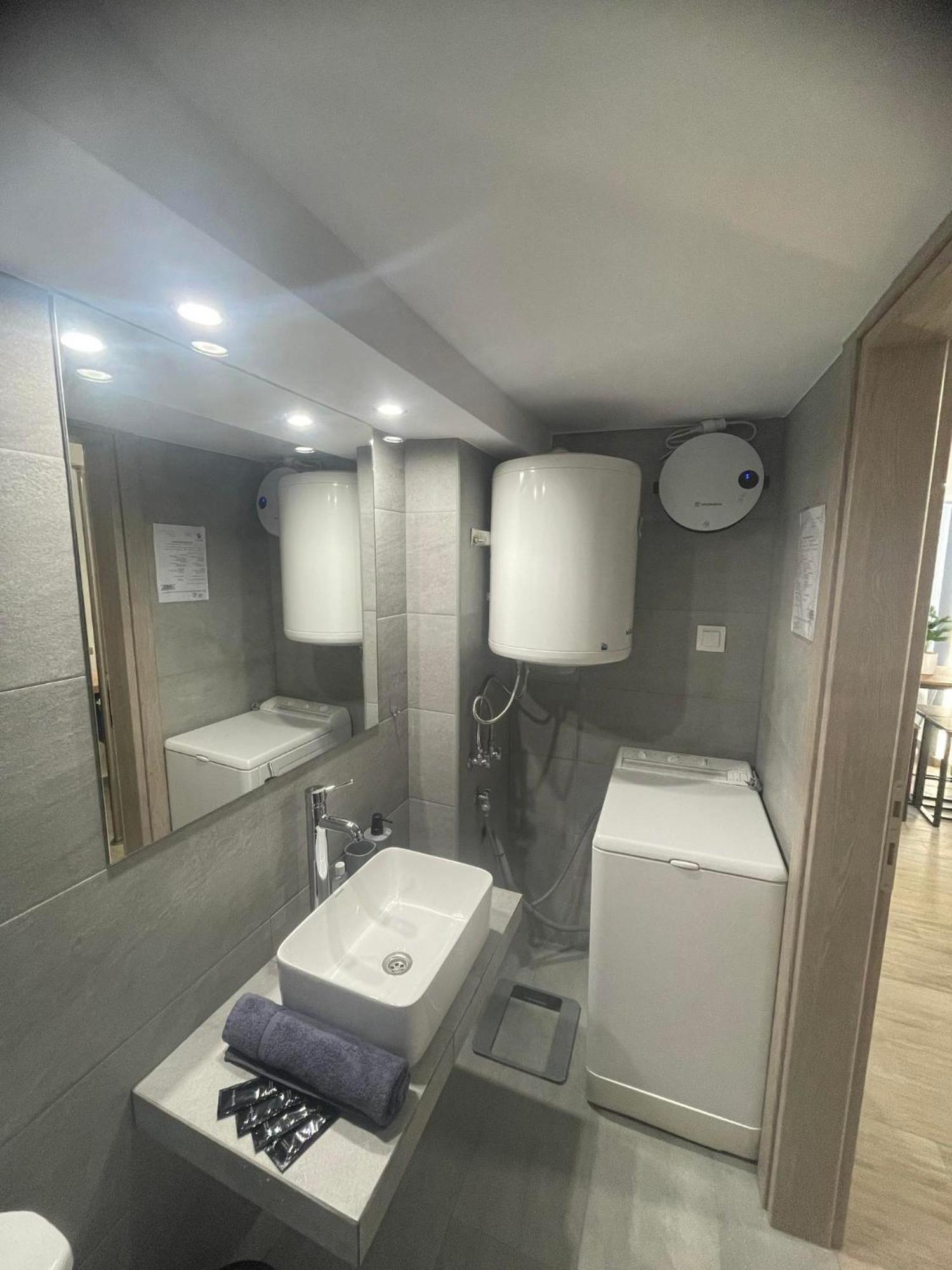 Trainstation Apartment In Thessaloniki Exterior photo